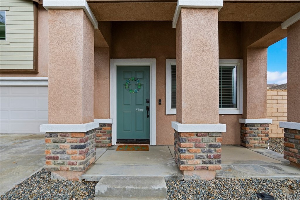 Property Photo: 23678 Cheyenne Canyon Dr CA 92587