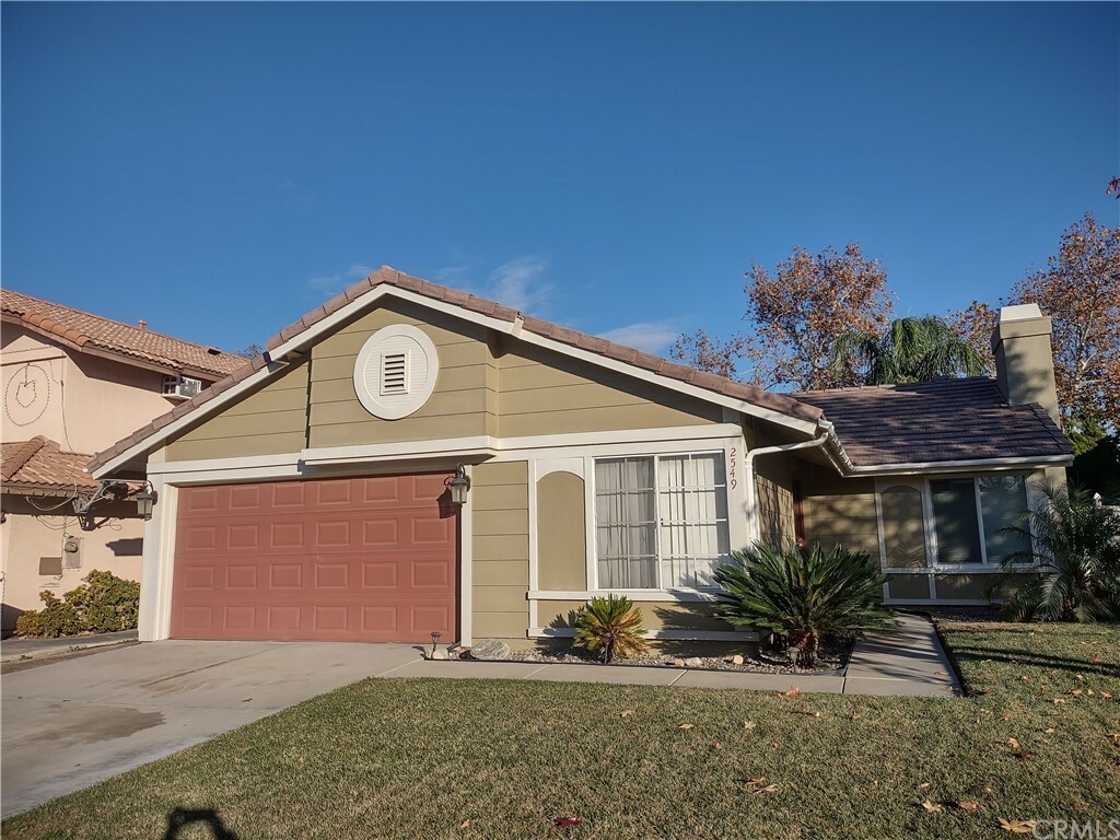 Property Photo: 2549 Shady Glen Lane CA 92408