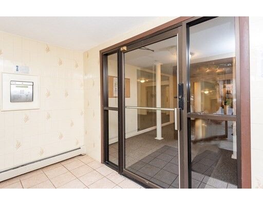 Property Photo:  3 Greenbriar Drive 105  MA 01864 