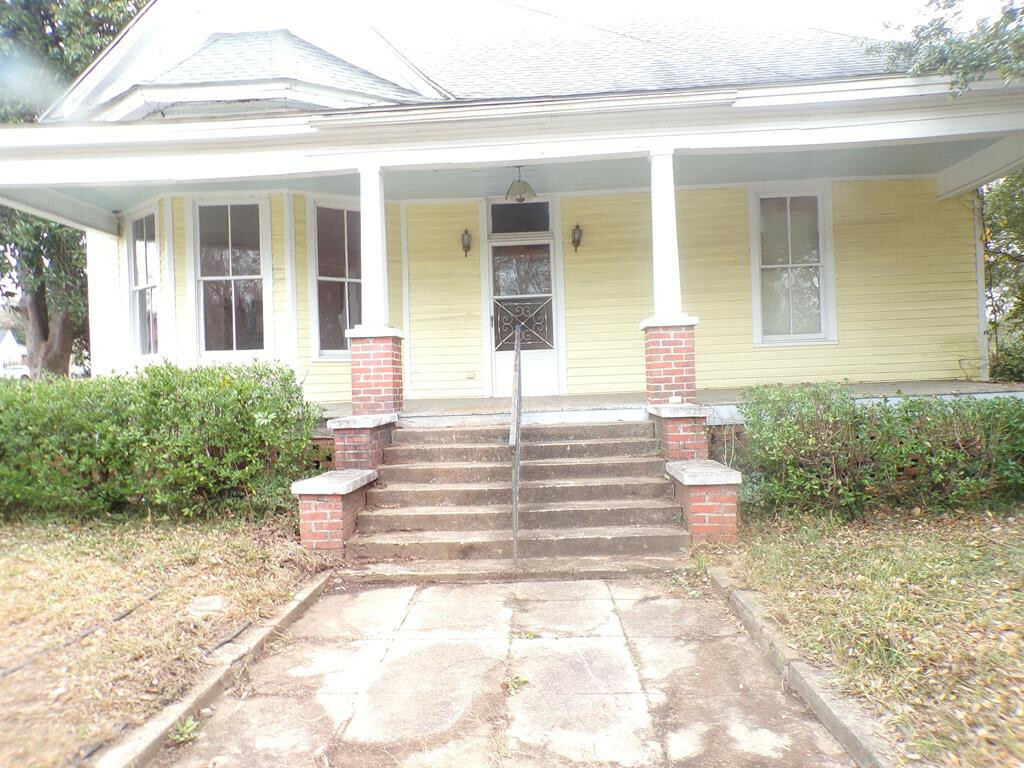 Property Photo:  160 N Gibson Street  GA 30828 