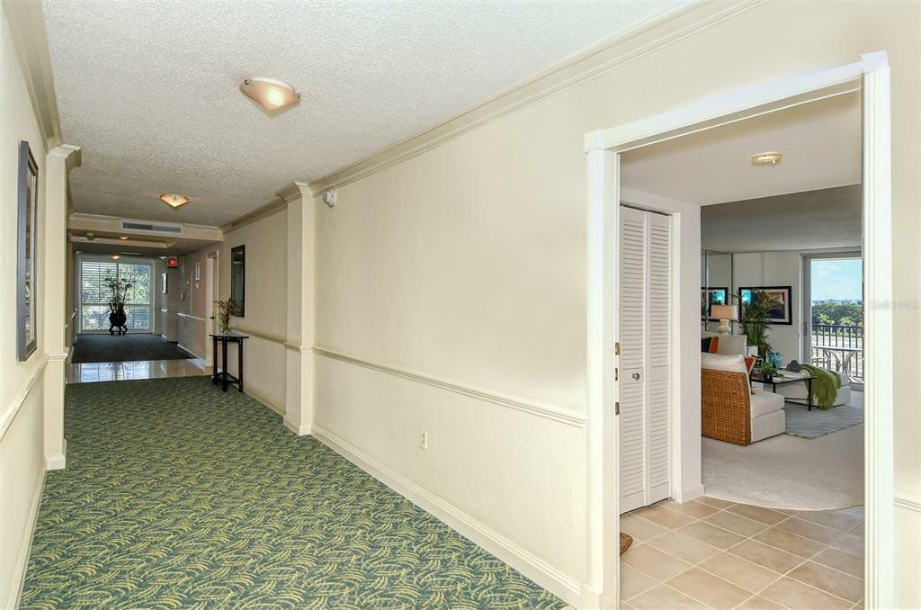 Property Photo:  1701 Gulf Of Mexico Drive 404  FL 34228 