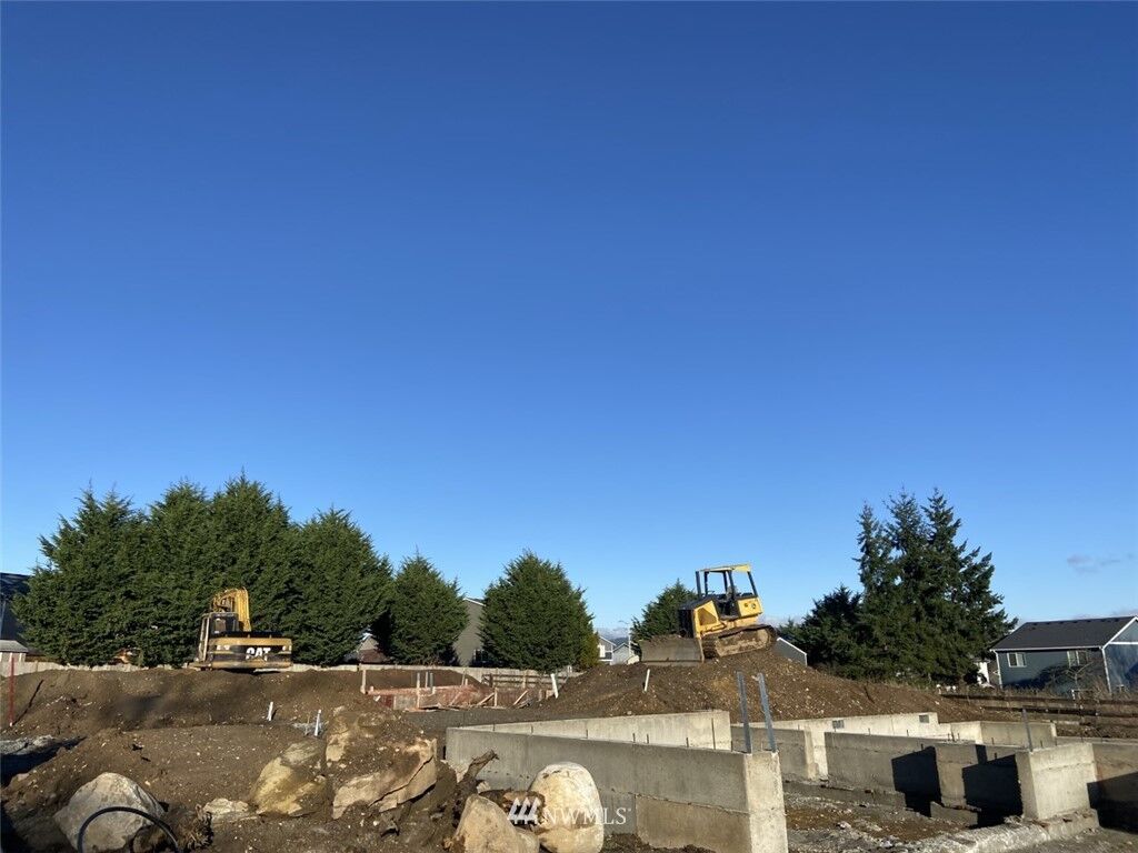 Property Photo:  