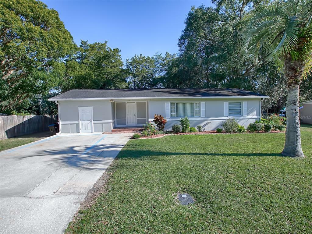 Property Photo:  5641 SE Poinciana Road  FL 34420 