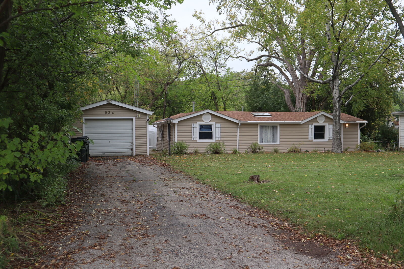 Property Photo:  934 Ridge Avenue  IL 60060 