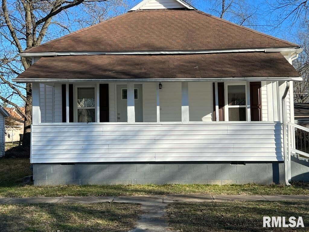 Property Photo:  404 N 11th  IL 62948 