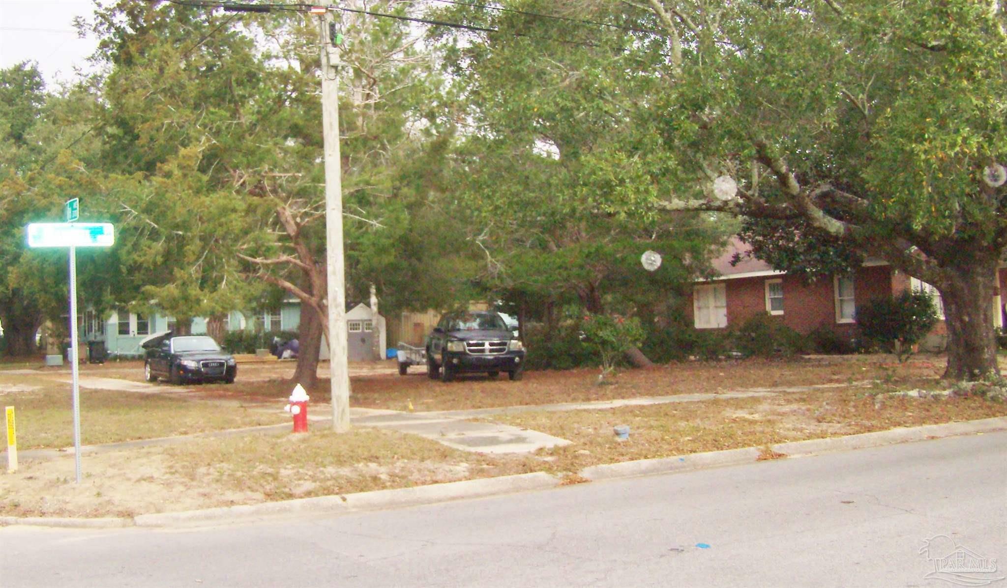 Property Photo:  1602 E Maxwell St  FL 32503 