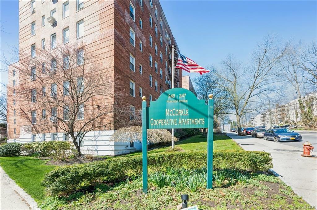 Property Photo:  245 Parkview Avenue 5D  NY 10708 