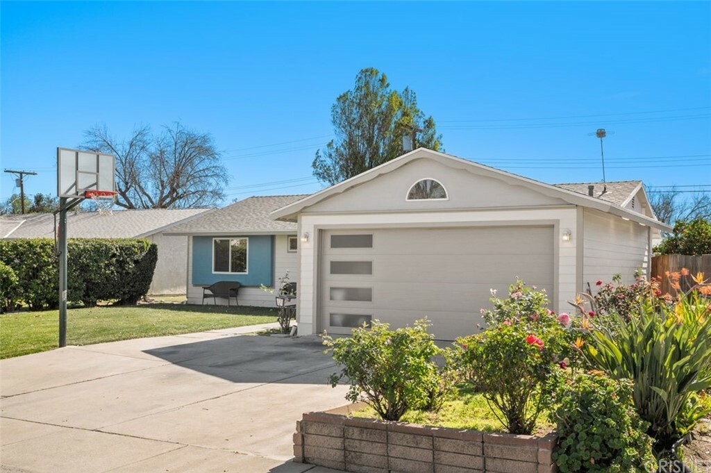 Property Photo:  23906 Haynes Street  CA 91307 