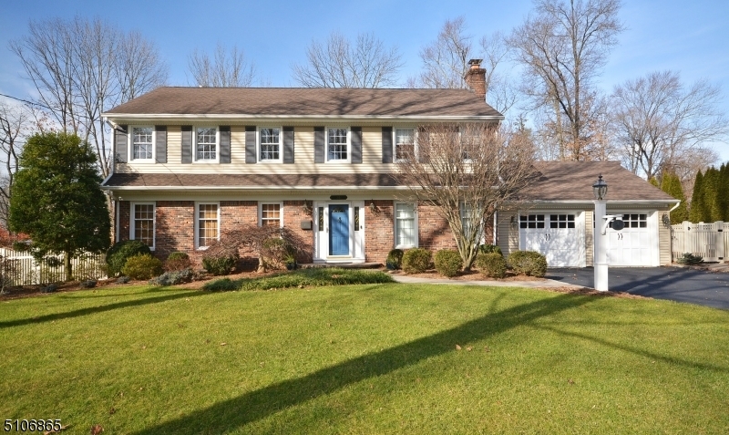 Property Photo:  34 Bristol Ct  NJ 07922 