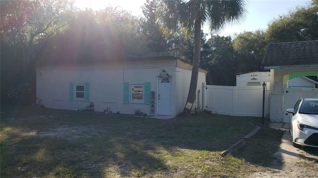 Property Photo:  1721 Dixie Highway  FL 34689 