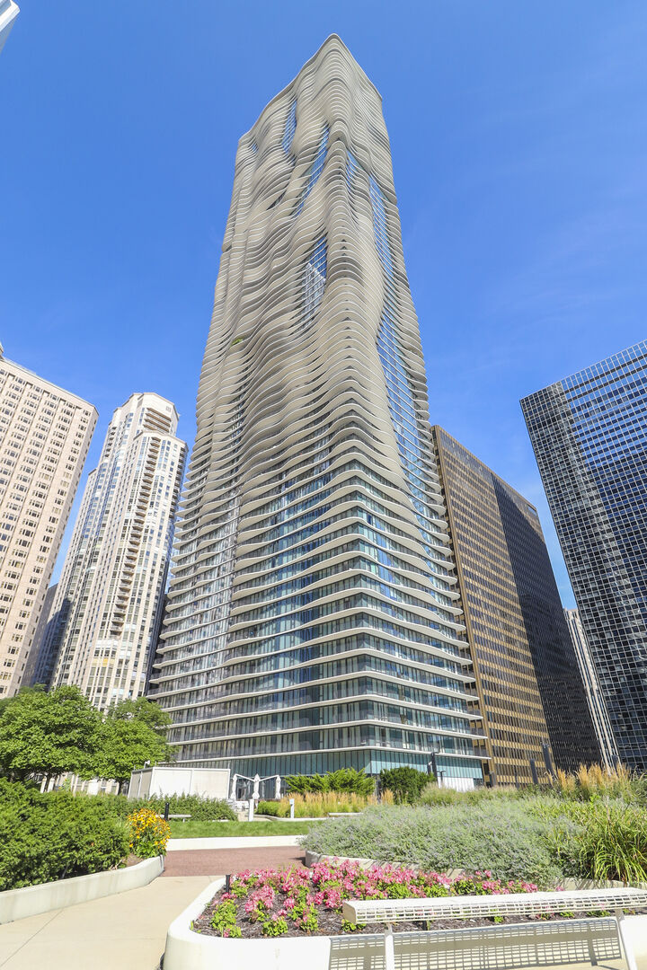 Property Photo: 225 N Columbus Drive 5609 IL 60601