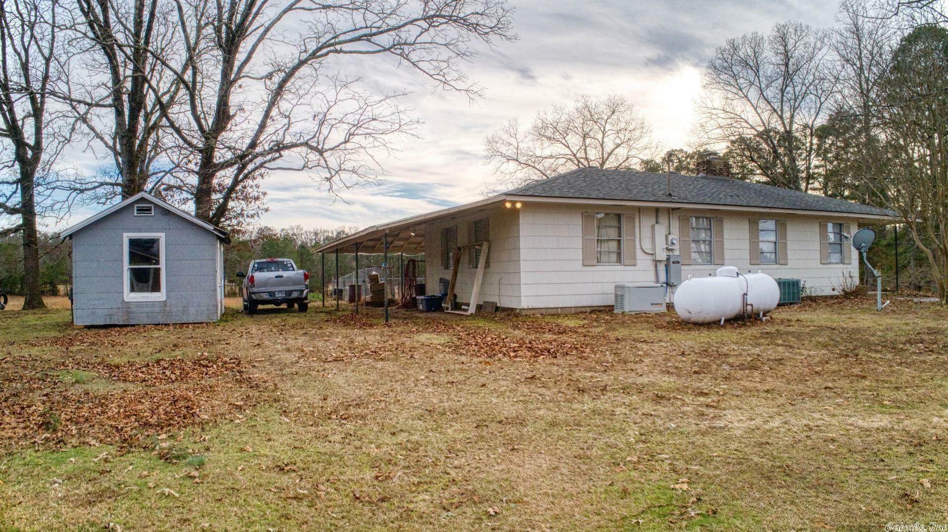Property Photo: 3919 S Pearcy Road AR 71964