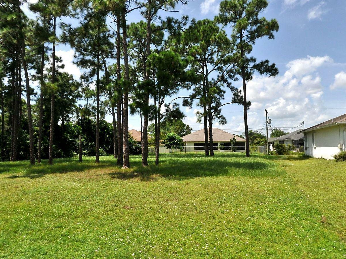 Property Photo:  1748 SW Erie Street  FL 34953 