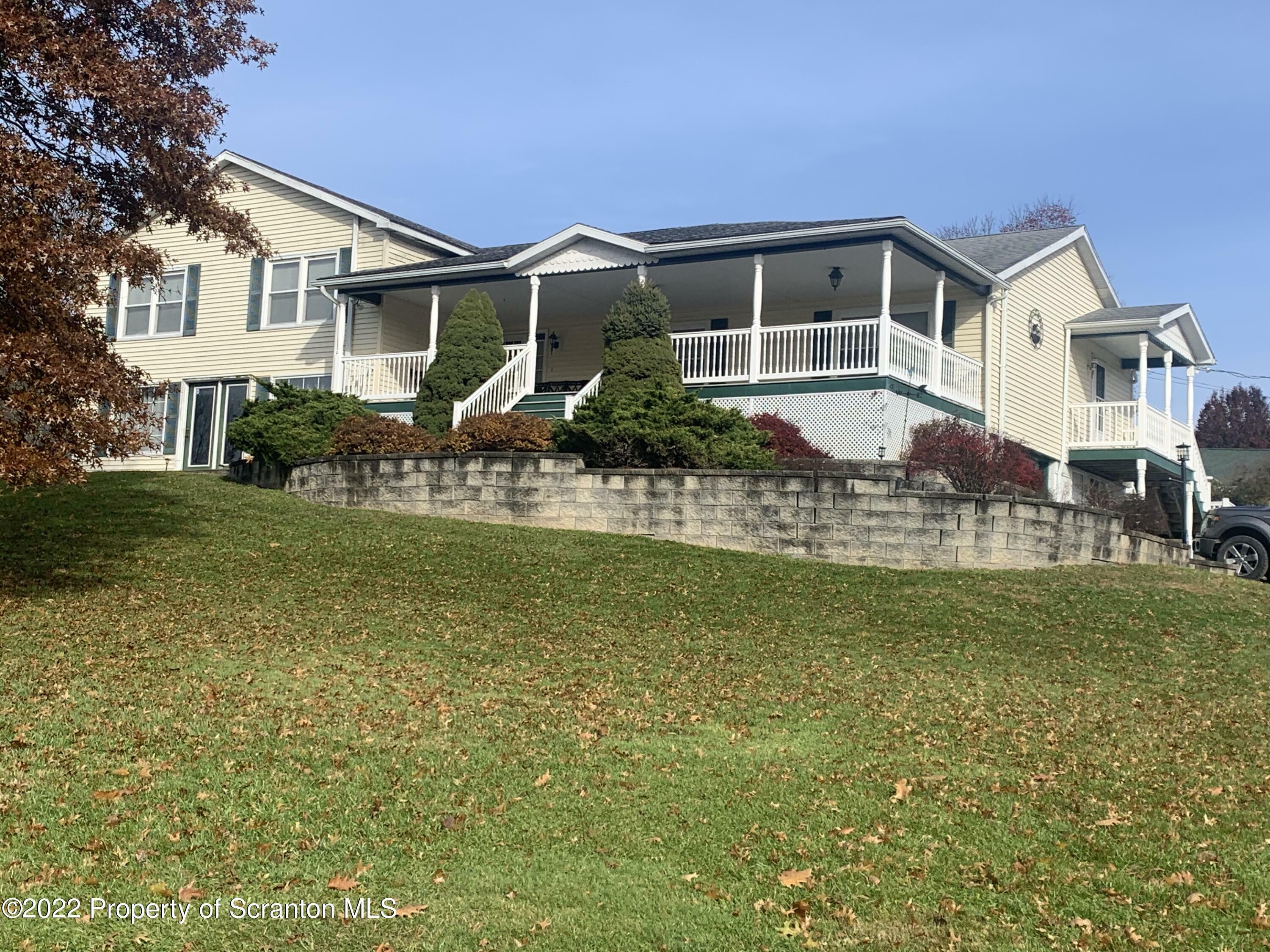 Property Photo:  1060 Lithia Valley Road  PA 18419 