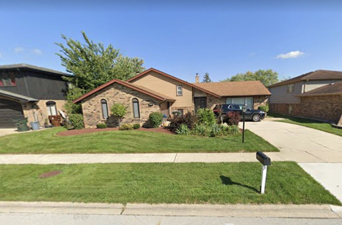 Property Photo:  325 S Dante Avenue  IL 60425 