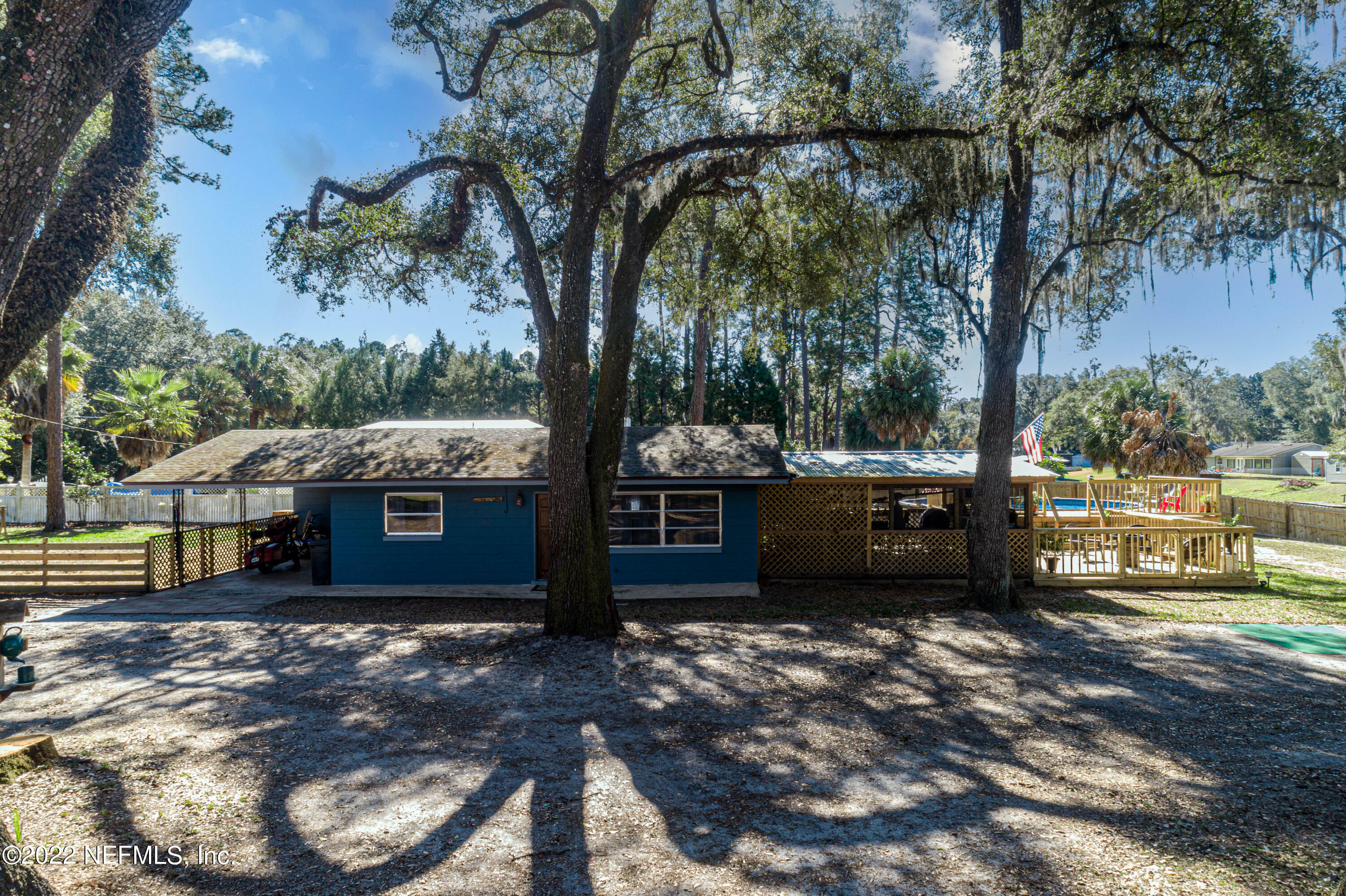 Property Photo:  6128 Island Road  FL 32666 