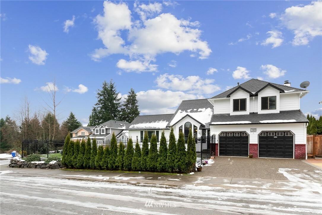 Property Photo:  11833 SE 219th Place  WA 98031 