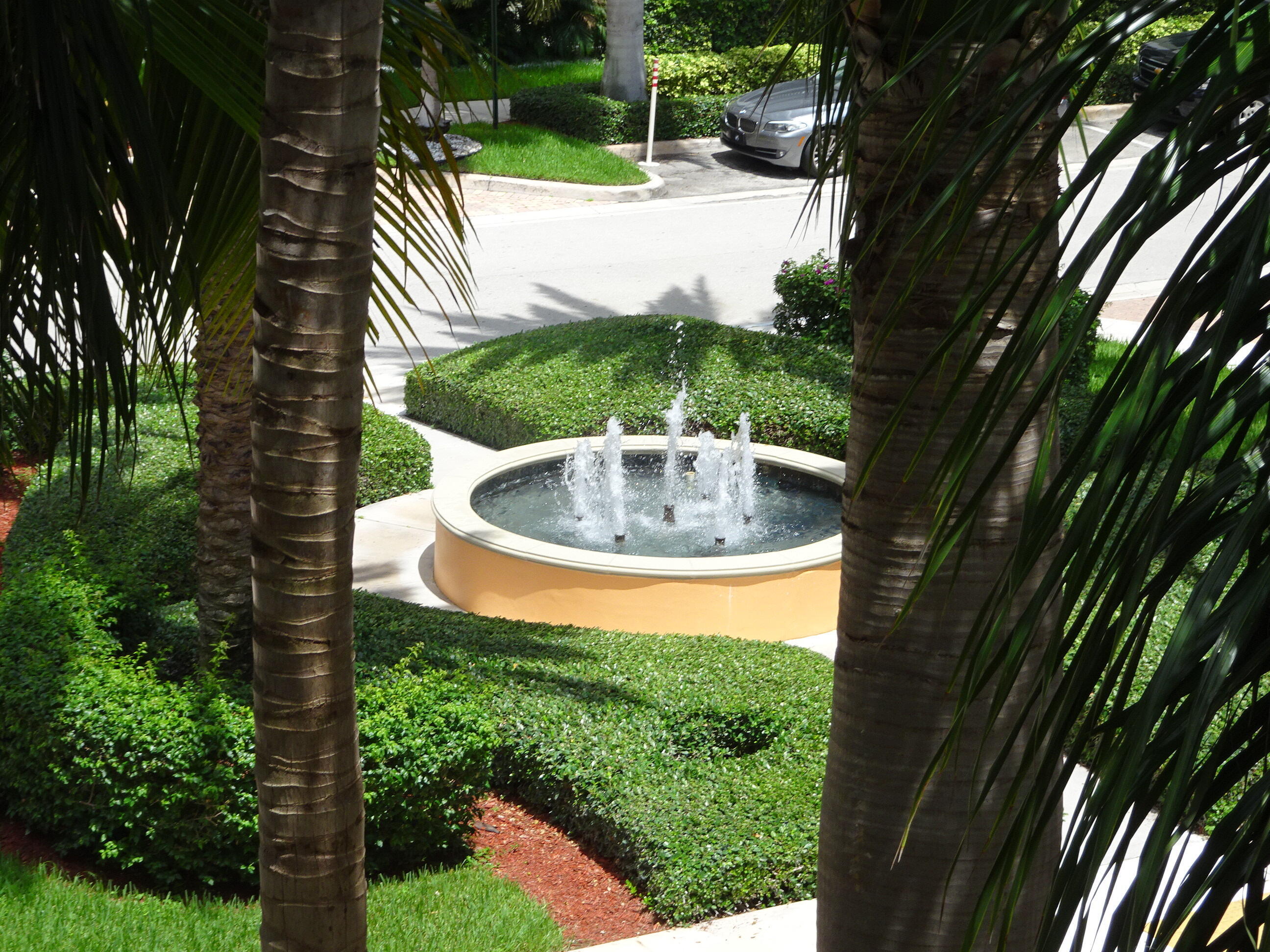 Property Photo: 802 W Windward Way 310 FL 33462