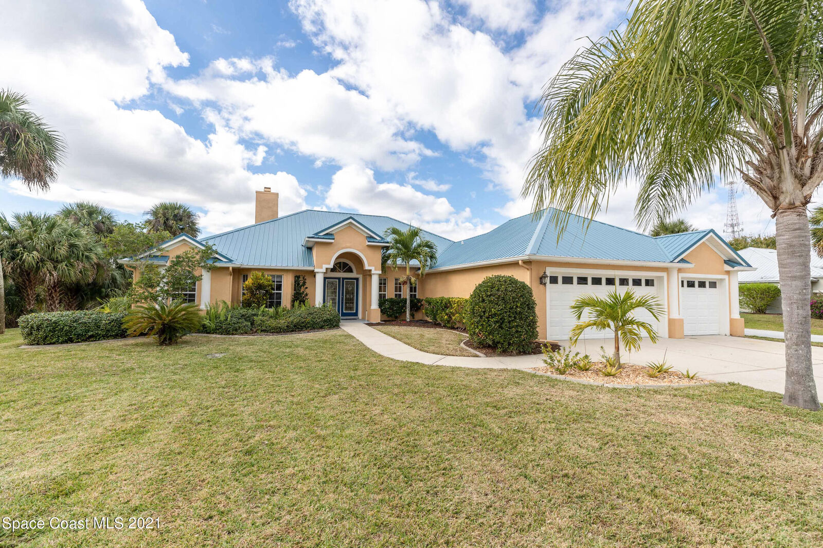 Property Photo: 5105 Mallard Lakes Court FL 32953