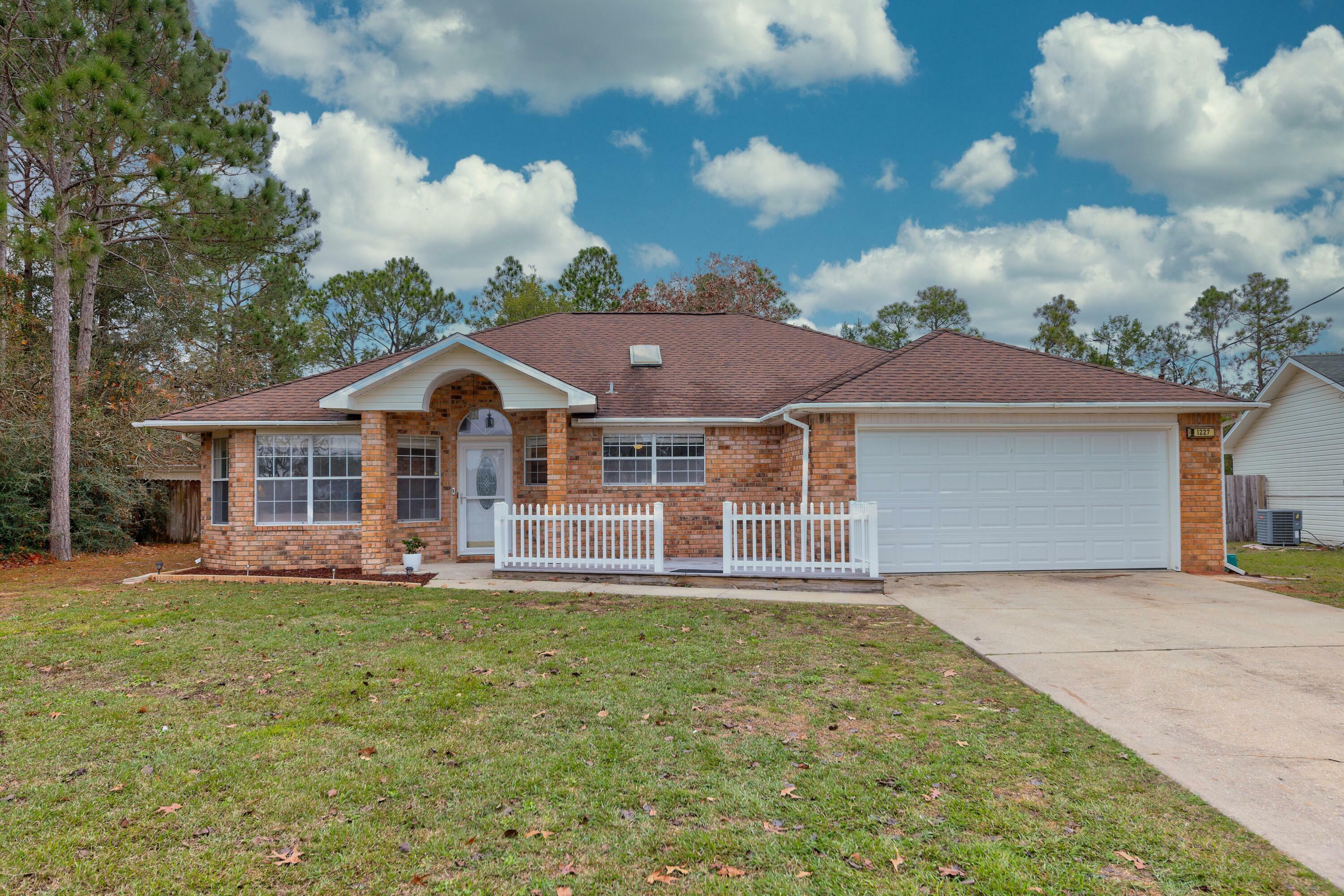 Property Photo: 1227 Jefferyscot Drive FL 32536