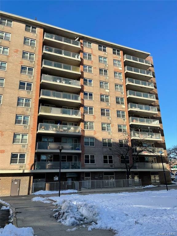Property Photo:  380 Cozine Avenue 5B  NY 11207 
