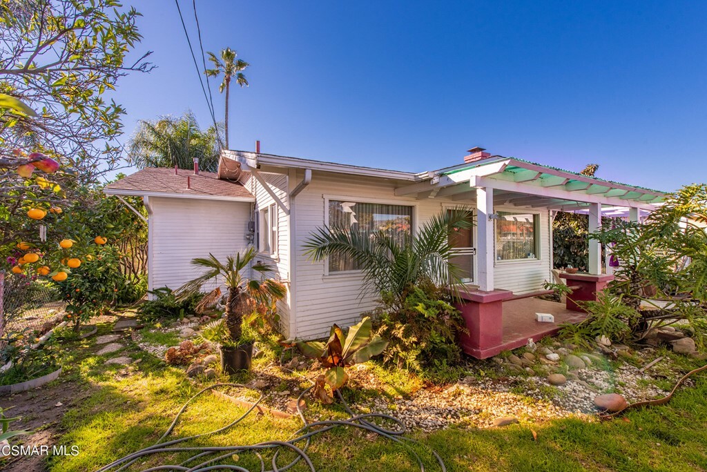 Property Photo:  106 E Barnett Street  CA 93001 