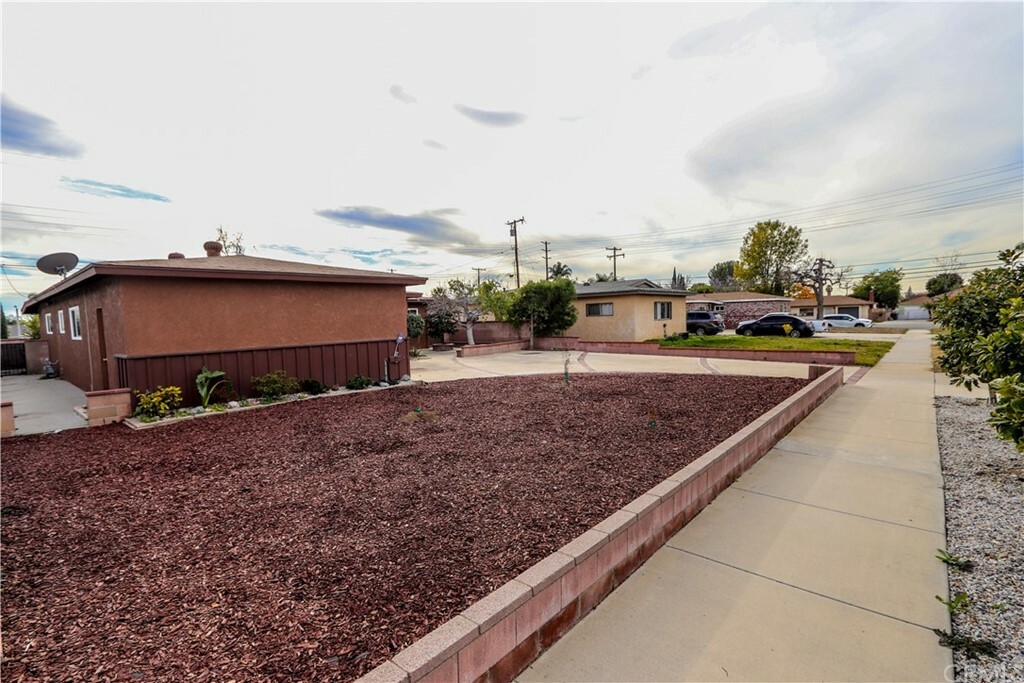 Property Photo:  1537 W Flora  CA 91762 