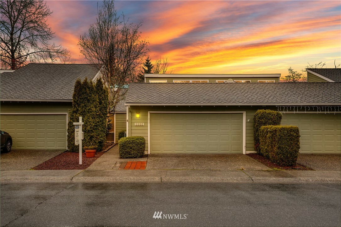 Property Photo:  2723 174th Avenue NE  WA 98052 