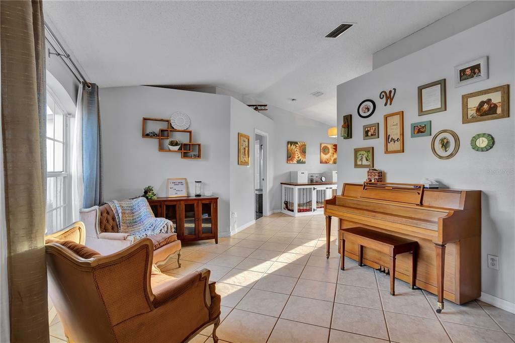 Property Photo: 1816 E Glancy Drive FL 32725