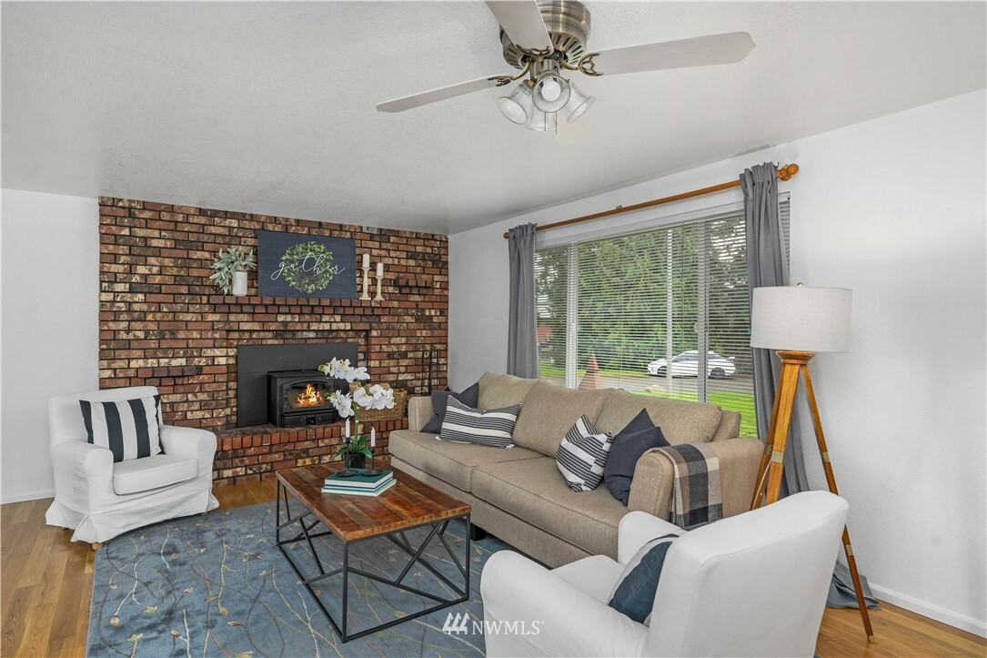 Property Photo: 1708 Alder Street WA 98354
