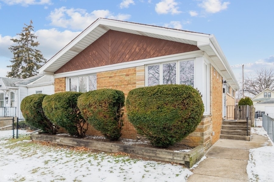 Property Photo:  3944 N Olcott Avenue  IL 60634 