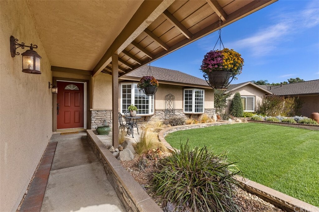 Property Photo:  23572 Valarta Lane  CA 92691 