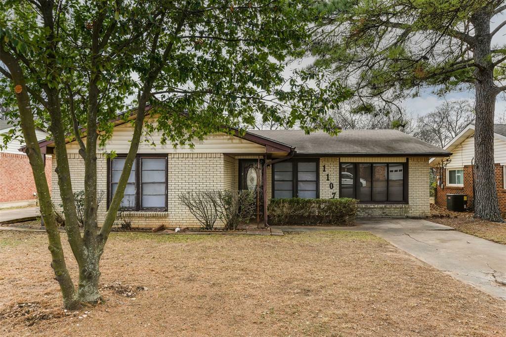 Property Photo:  1107 Davis Street  TX 76033 