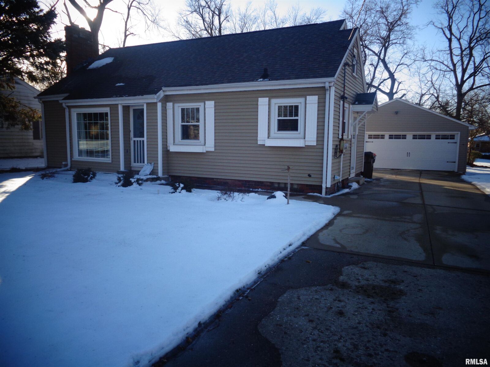 Property Photo:  5105 N Martha  IL 61614 