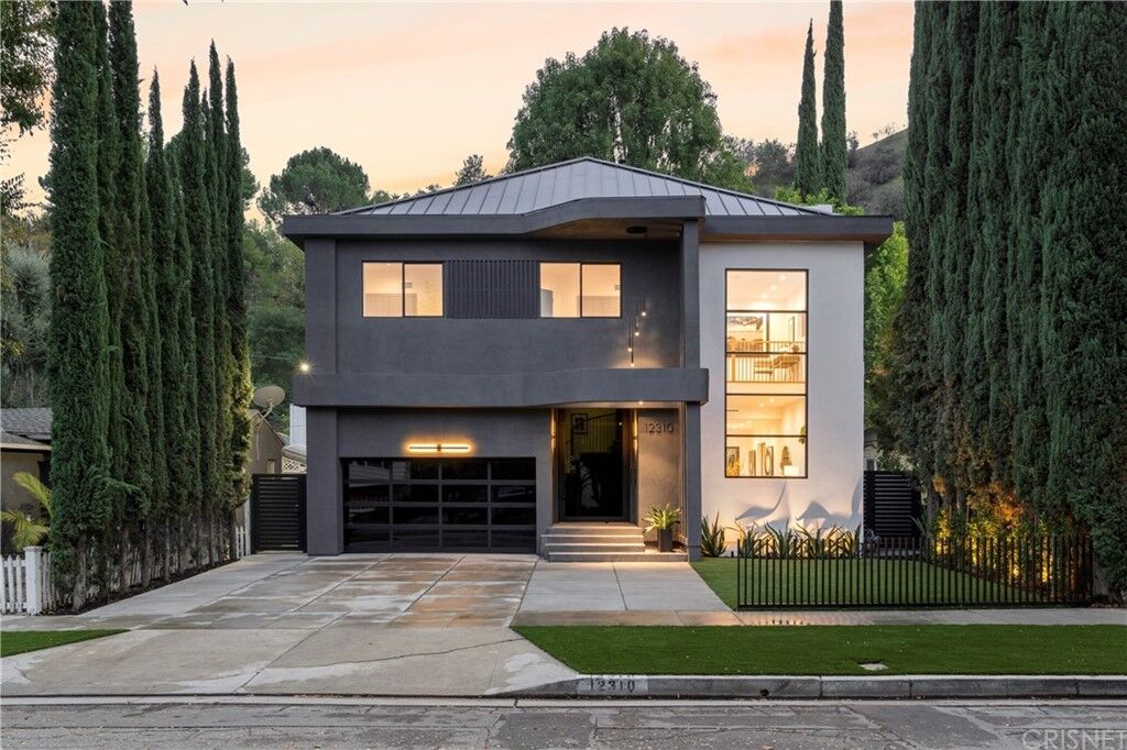 Property Photo:  12310 Hillslope Street  CA 91604 