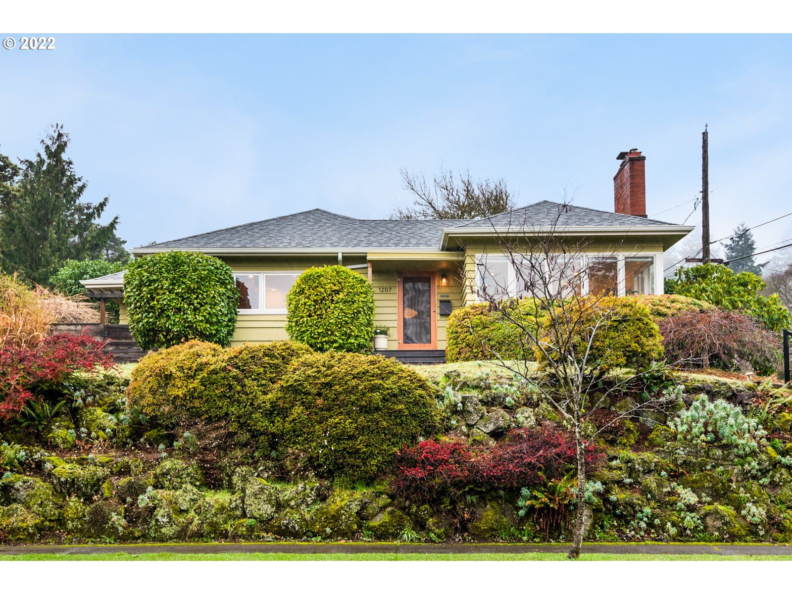 Property Photo:  1207 SE 73rd Ave  OR 97215 
