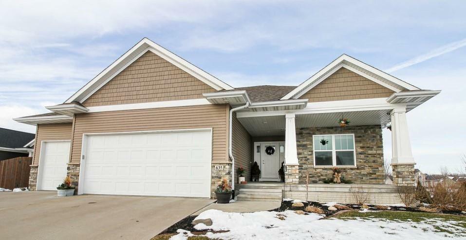 Property Photo:  635 Lincoln Court  IA 52213 