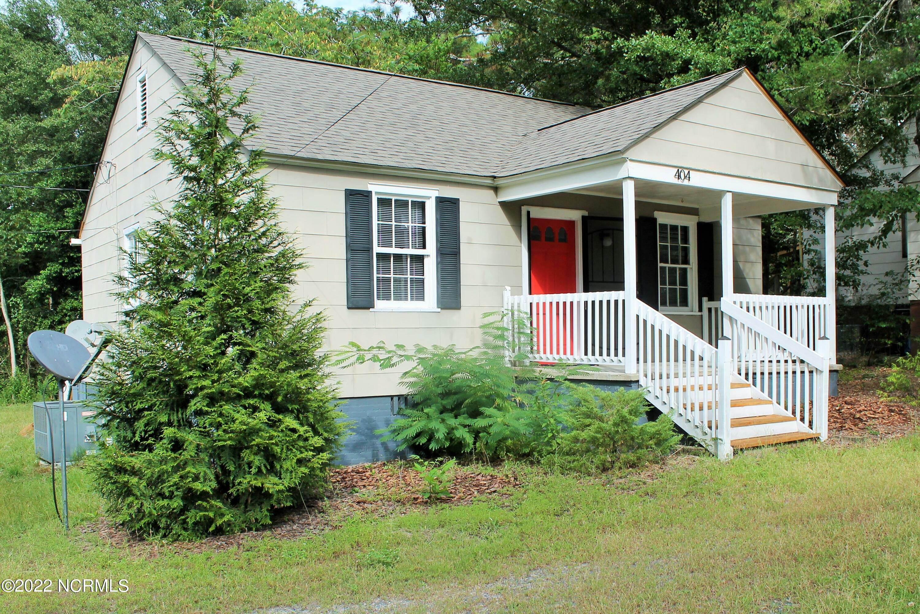 Property Photo:  404 Elm Street  NC 28315 