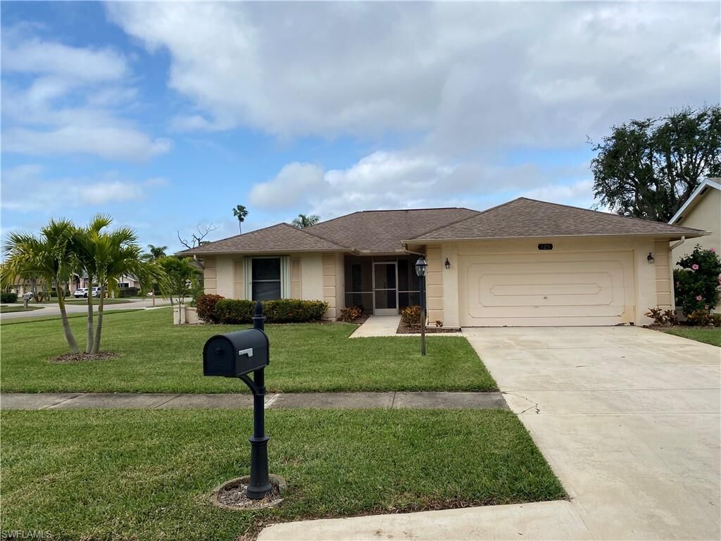 Property Photo: 125 Bordeaux Cir FL 34112