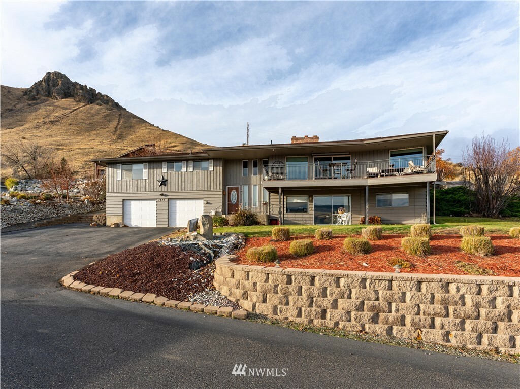 Property Photo:  1537 Skyline Drive  WA 98801 