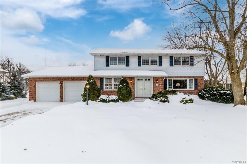 Property Photo:  980 Foxcroft Road  NY 14072 