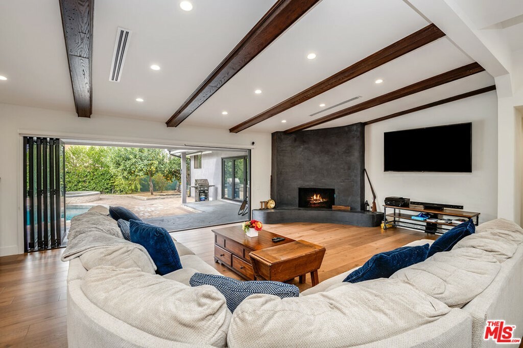Property Photo: 5455 Longridge Avenue CA 91401