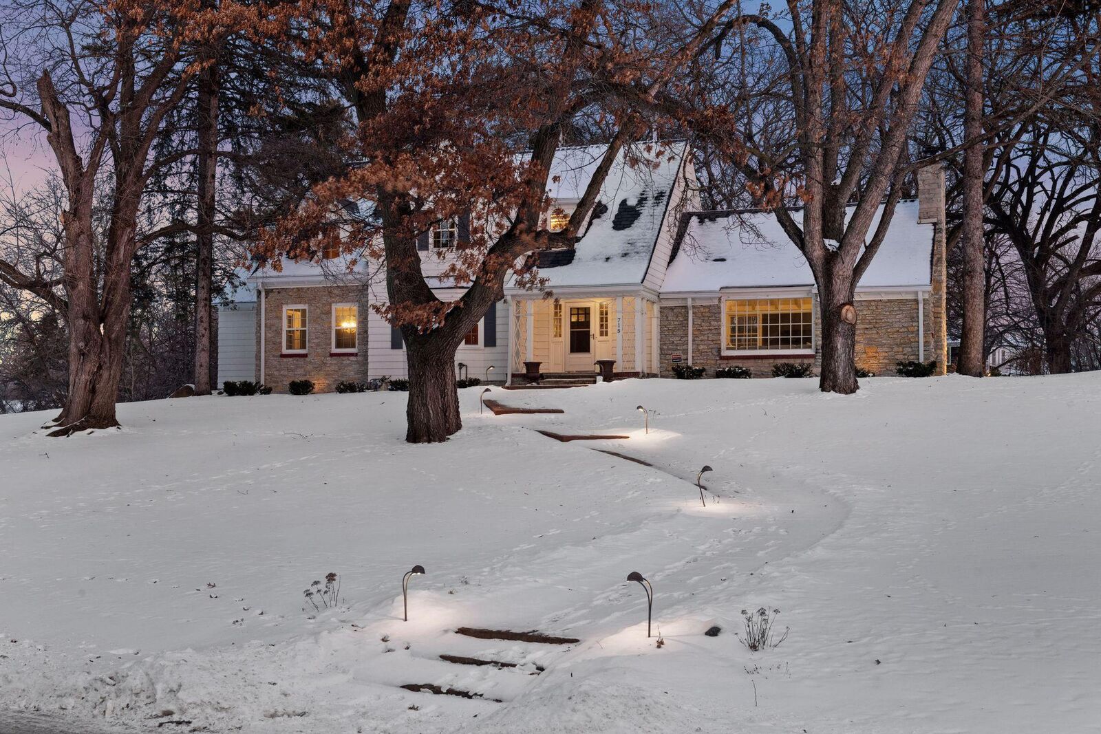 Property Photo:  715 Valley Way  MN 55305 