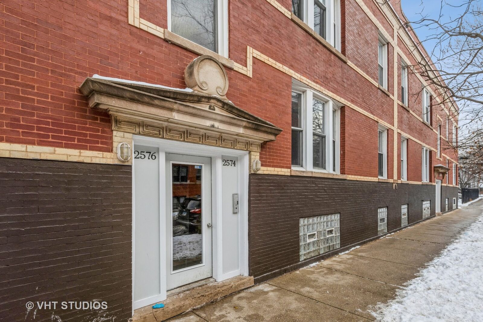 Property Photo: 2574 W Lyndale Street 1 IL 60647