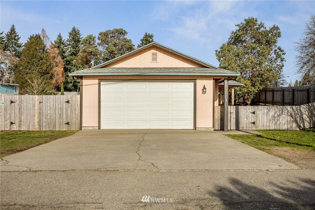 Property Photo:  551 S National Avenue  WA 98312 