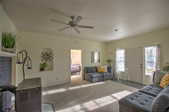 Property Photo: 142 SW 9th Street WA 98532