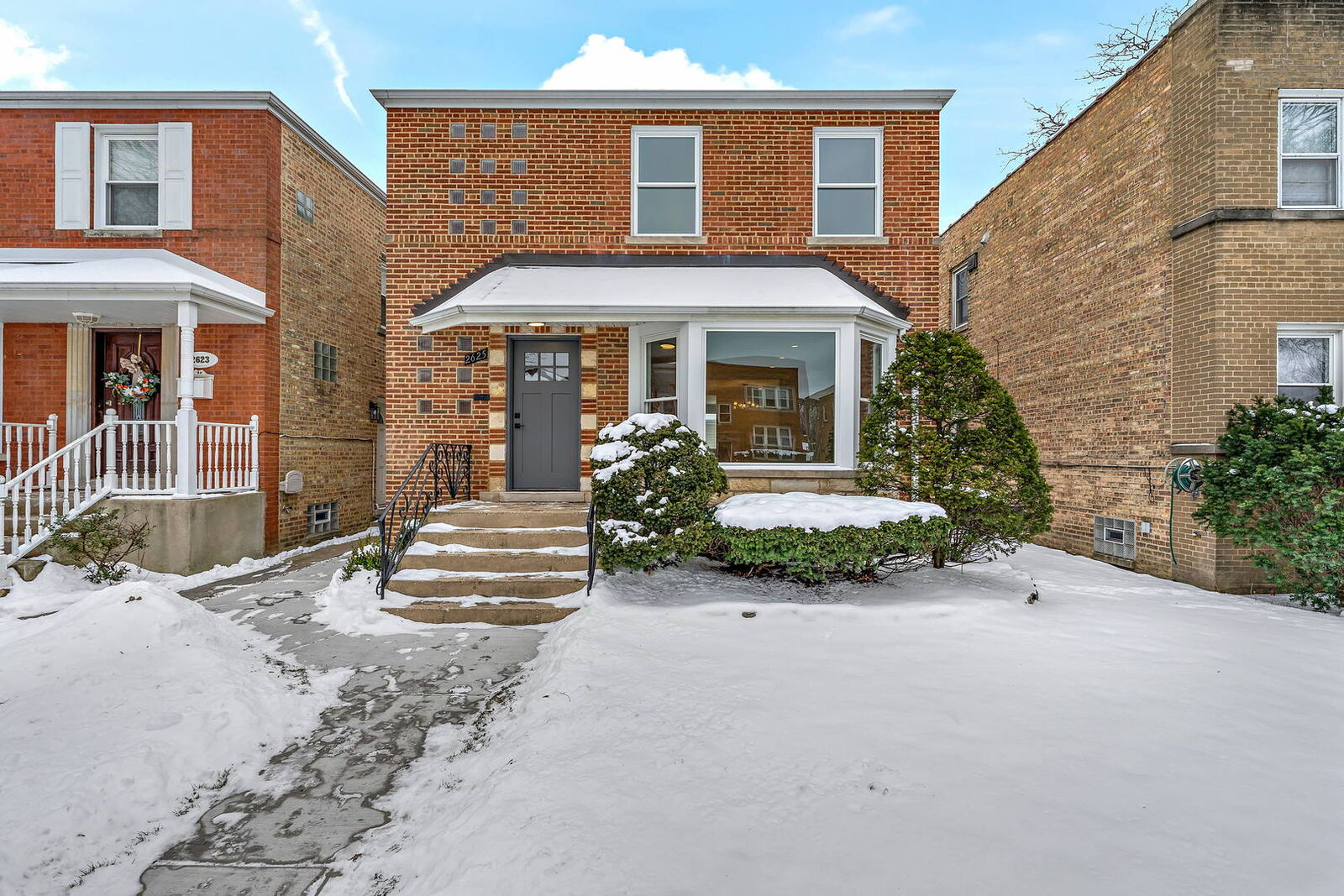 Property Photo:  2625 W Balmoral Avenue  IL 60625