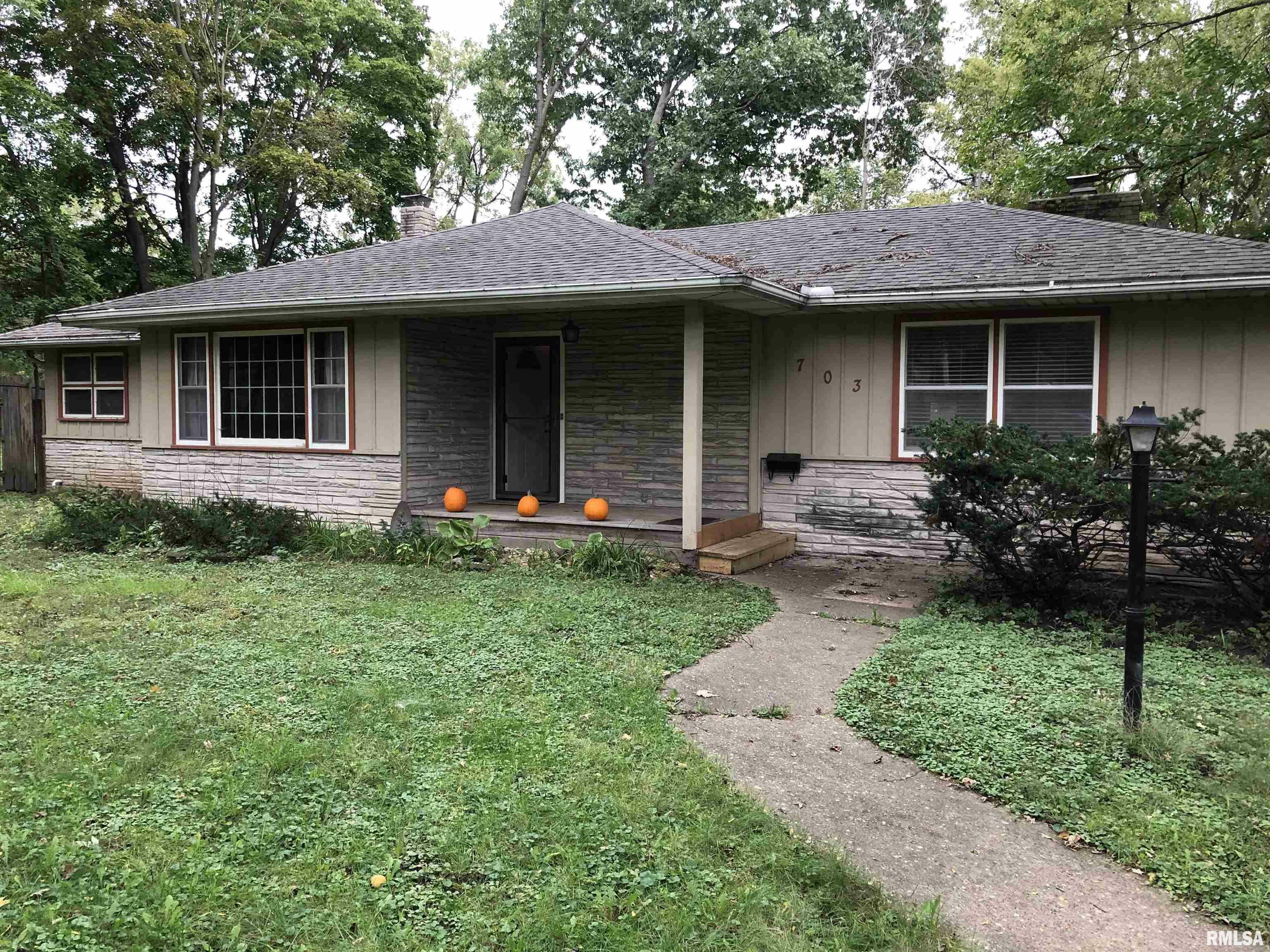 Property Photo:  703 Elmhurst  IA 52732 