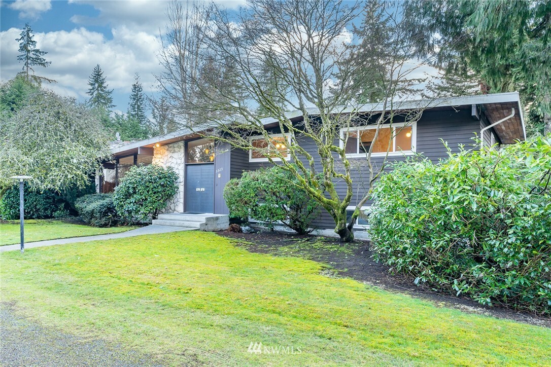 Property Photo:  3323 NE 158th Street  WA 98155 