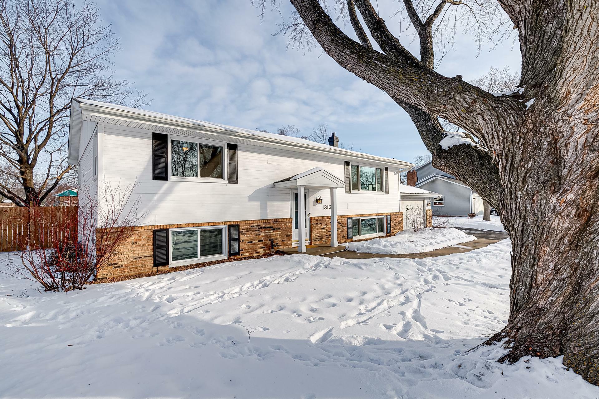 Property Photo:  1312 Echo Drive  MN 55337 